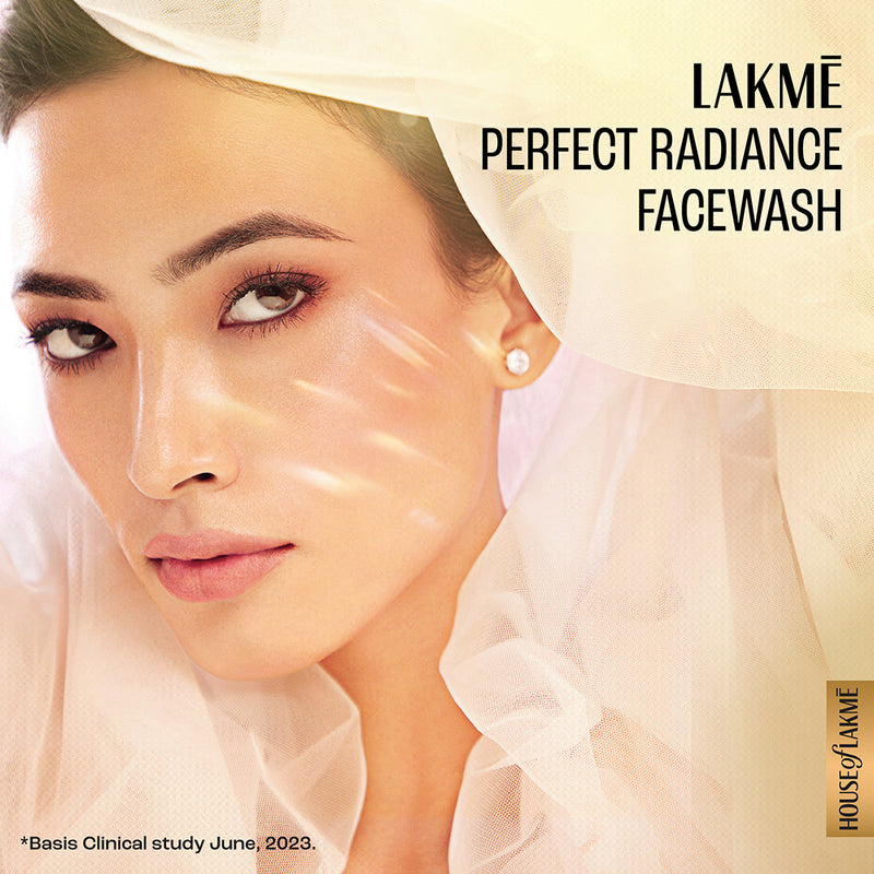 Lakmē Perfect Radiance Brightening Facewash with Niacinamide for Glowing Skin, 50gm